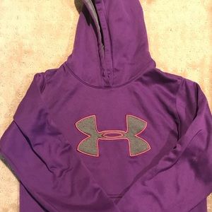 Women’s medium Under Armour sweatshirt